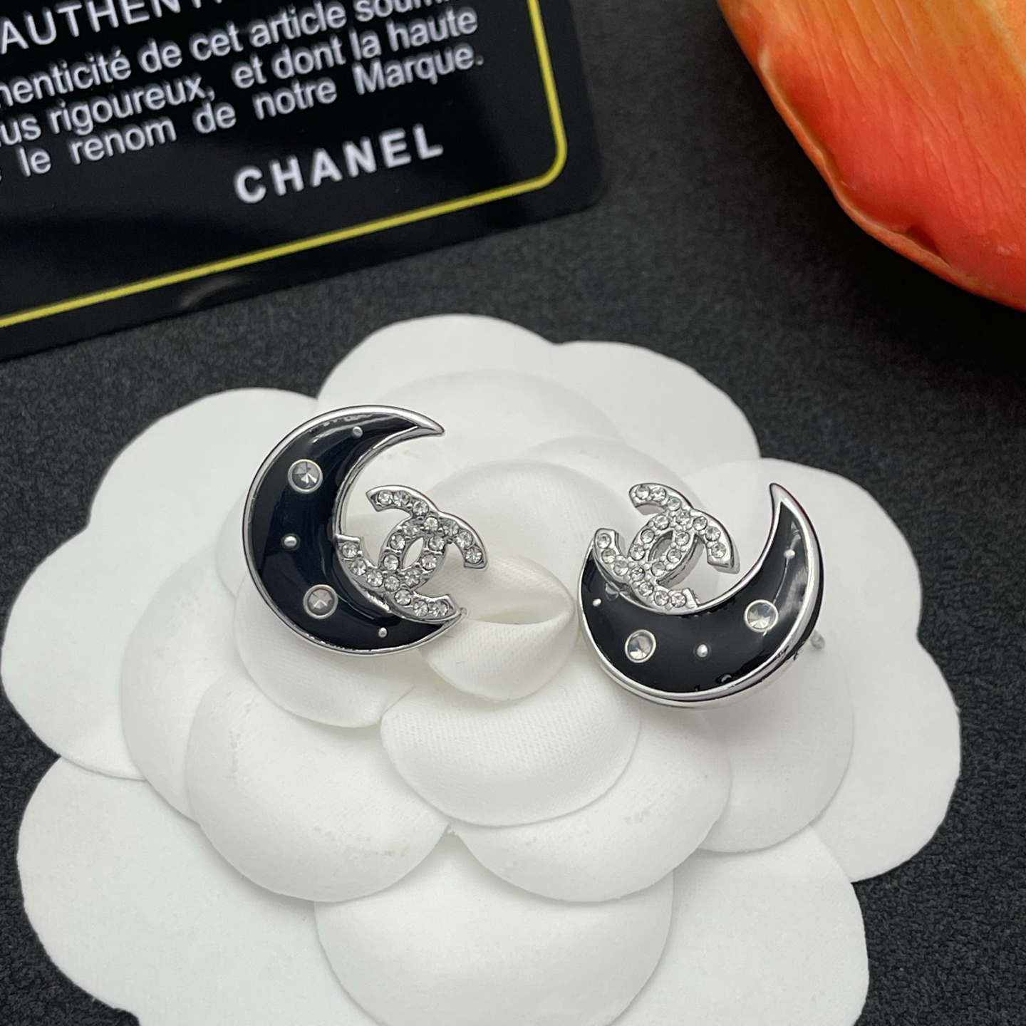 CHANEL 高仿 黑色月亮銀邊耳環 女款 鑽飾設計 氣質百搭夜空系列| 13 CHANEL 高仿 黑色月亮銀邊耳環 女款 鑽飾設計 氣質百搭夜空系列