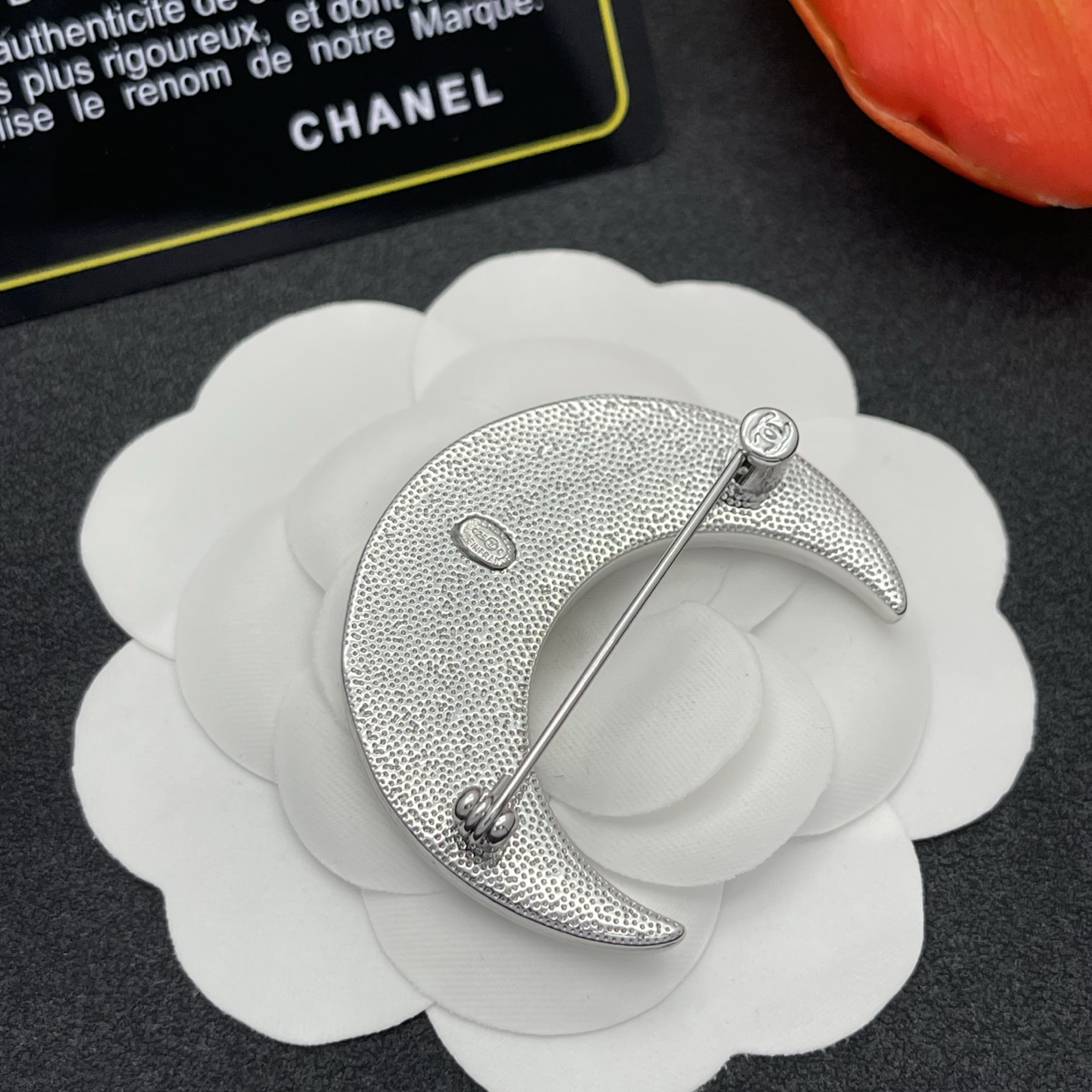 CHANEL A貨 月亮星星胸針 銀色深藍琺瑯 夜空系列女款精品風配件| 8 CHANEL A貨 月亮星星胸針 銀色深藍琺瑯 夜空系列女款精品風配件