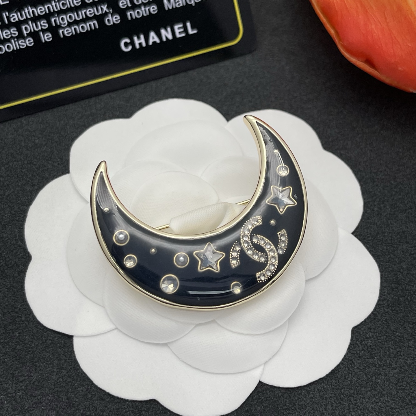 CHANEL 高仿 金色月亮星星胸針 深藍夜空系列 氣質穿搭精品配件| 13 CHANEL 高仿 金色月亮星星胸針 深藍夜空系列 氣質穿搭精品配件