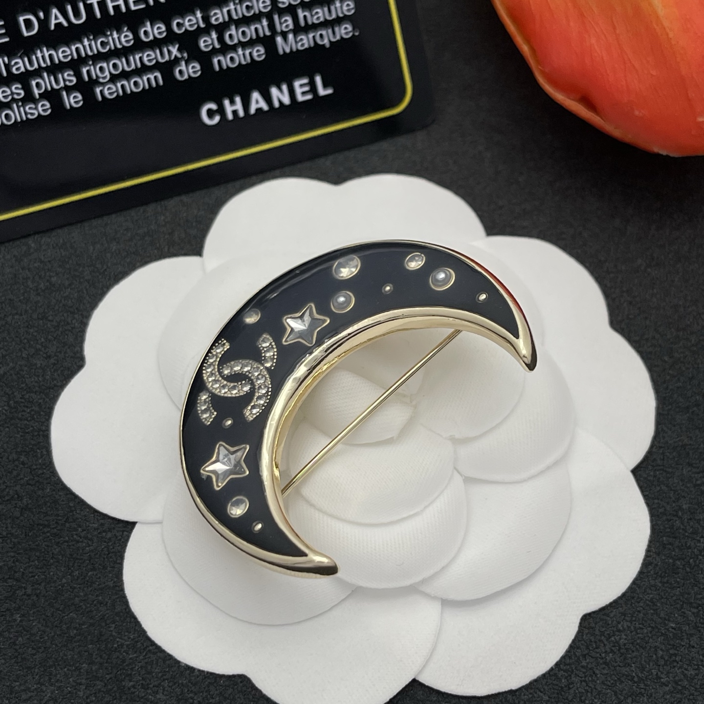 CHANEL 高仿 金色月亮星星胸針 深藍夜空系列 氣質穿搭精品配件| 11 CHANEL 高仿 金色月亮星星胸針 深藍夜空系列 氣質穿搭精品配件