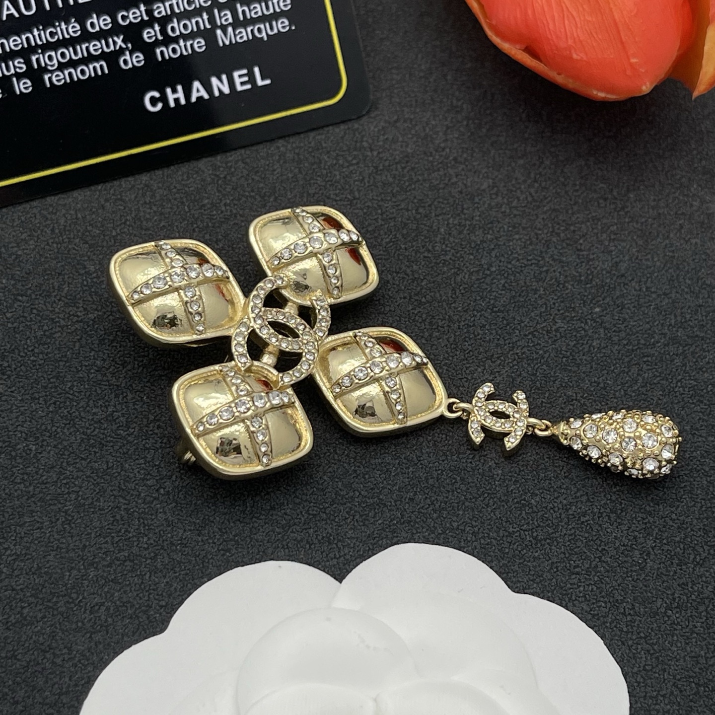 Chanel 方格水鑽胸針 A貨 金色垂墜設計 華麗精品穿搭配件| 11 Chanel 方格水鑽胸針 A貨 金色垂墜設計 華麗精品穿搭配件