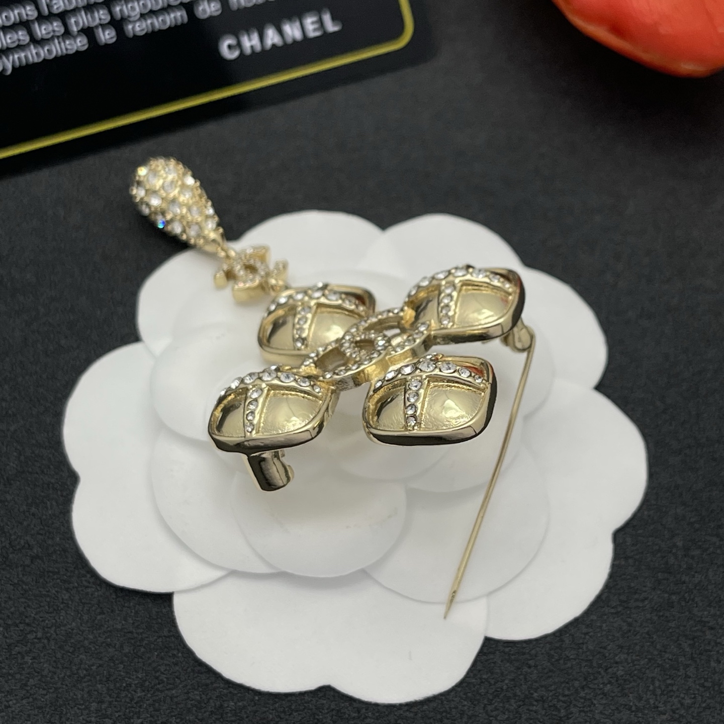 Chanel 方格水鑽胸針 A貨 金色垂墜設計 華麗精品穿搭配件| 10 Chanel 方格水鑽胸針 A貨 金色垂墜設計 華麗精品穿搭配件