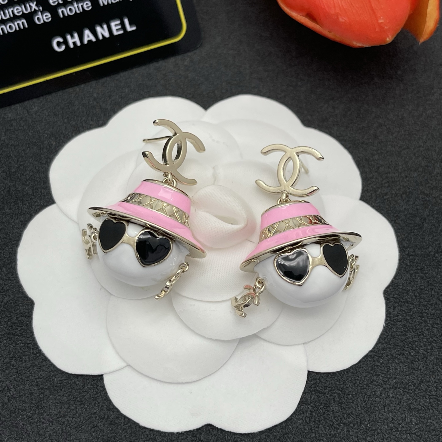 Chanel 娃娃造型耳環 一比一 粉色墨鏡帽子款 可愛精品風耳飾| 12 Chanel 娃娃造型耳環 一比一 粉色墨鏡帽子款 可愛精品風耳飾