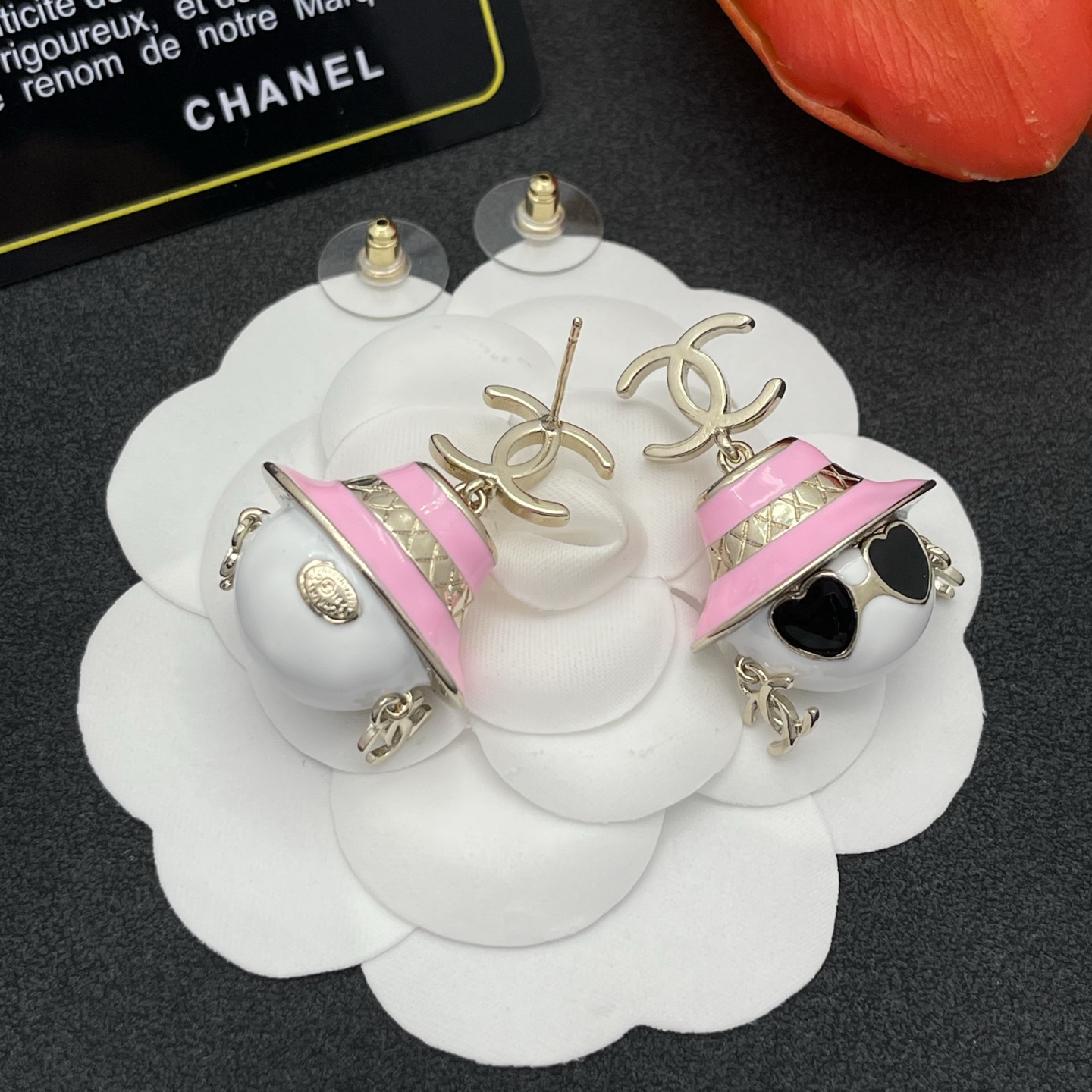 Chanel 娃娃造型耳環 一比一 粉色墨鏡帽子款 可愛精品風耳飾| 10 Chanel 娃娃造型耳環 一比一 粉色墨鏡帽子款 可愛精品風耳飾