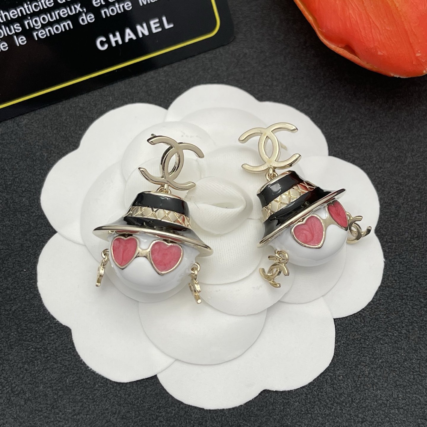 Chanel 娃娃造型耳環 原單 黑色紅心墨鏡款 個性精品風耳飾| 13 Chanel 娃娃造型耳環 原單 黑色紅心墨鏡款 個性精品風耳飾