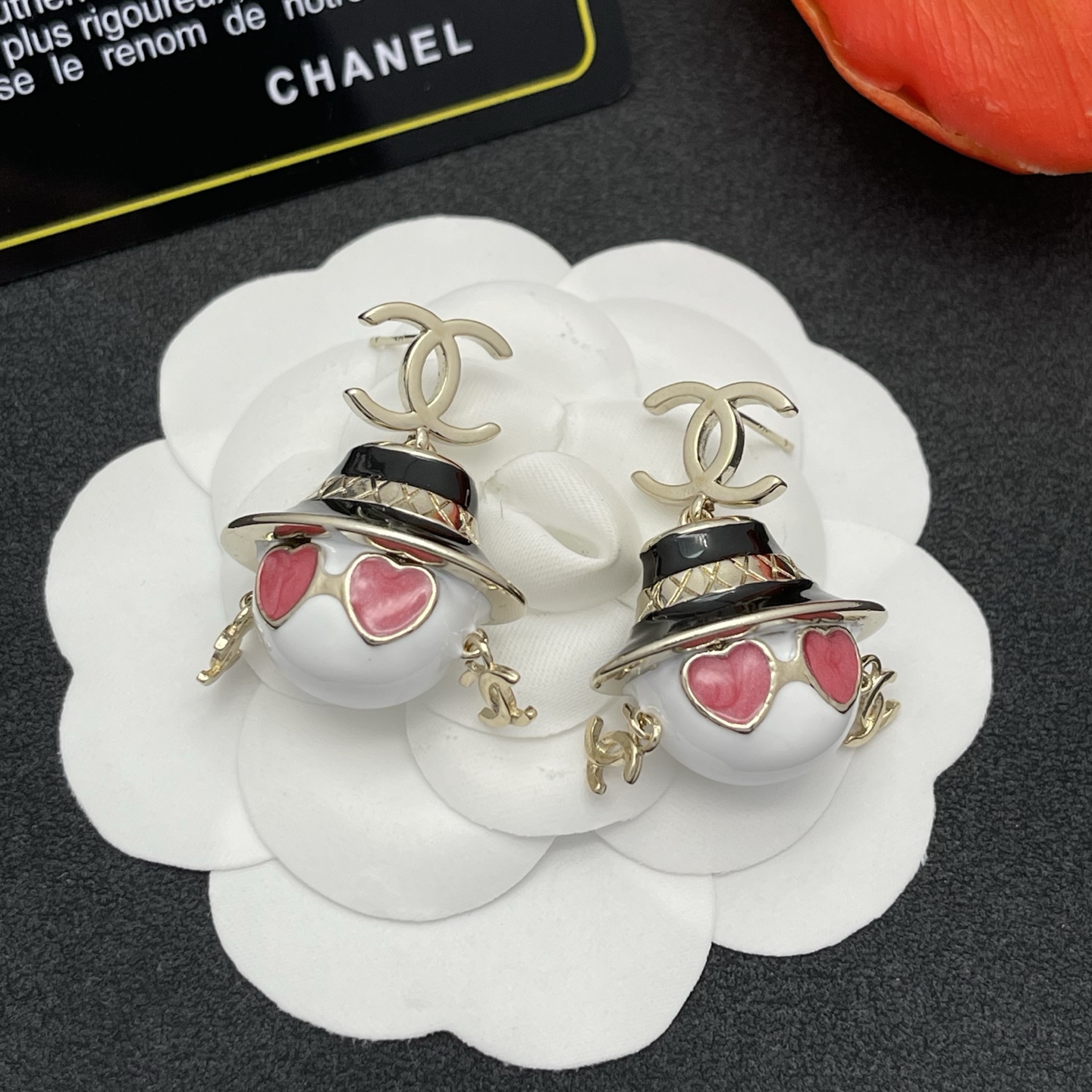 Chanel 娃娃造型耳環 原單 黑色紅心墨鏡款 個性精品風耳飾| 12 Chanel 娃娃造型耳環 原單 黑色紅心墨鏡款 個性精品風耳飾