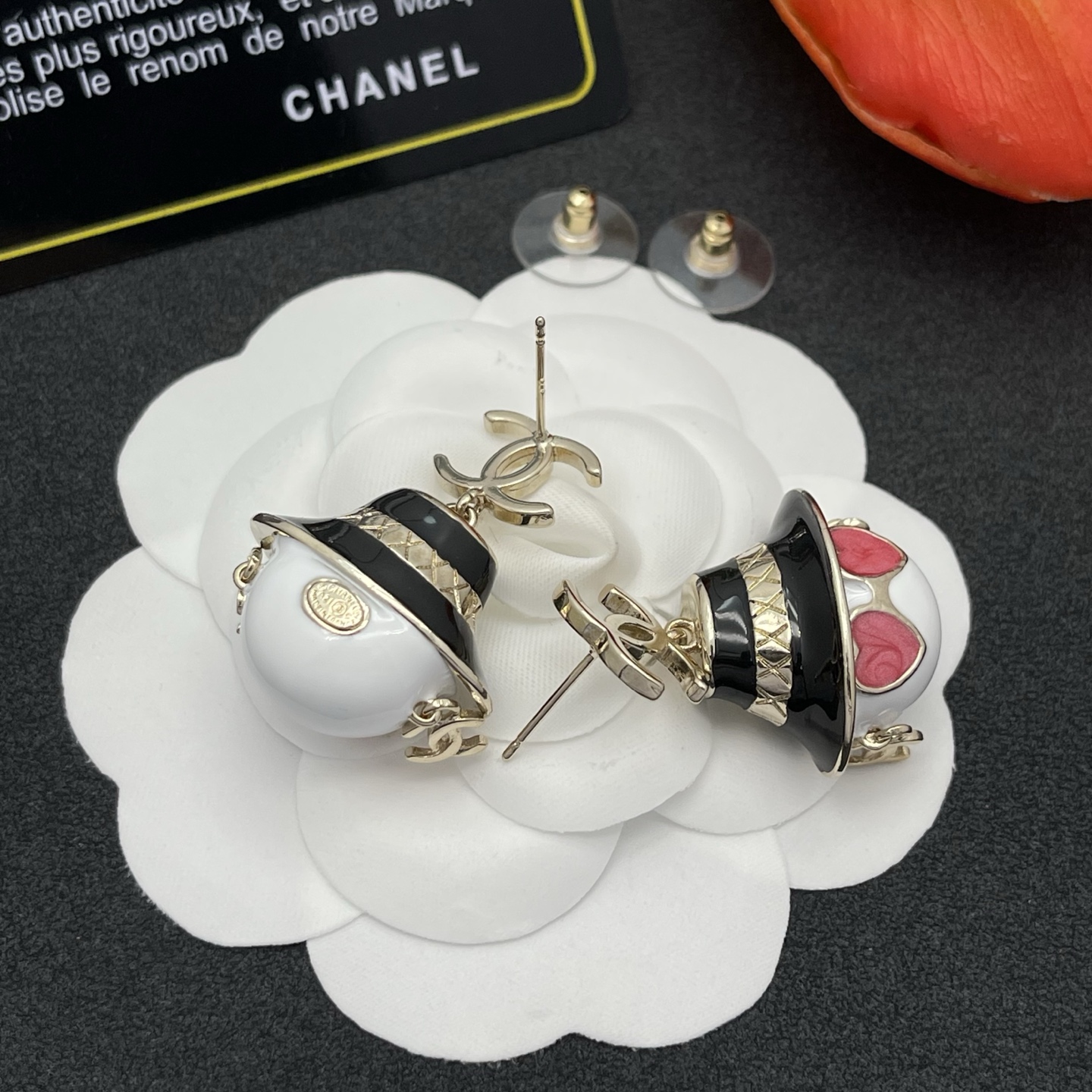 Chanel 娃娃造型耳環 原單 黑色紅心墨鏡款 個性精品風耳飾| 10 Chanel 娃娃造型耳環 原單 黑色紅心墨鏡款 個性精品風耳飾