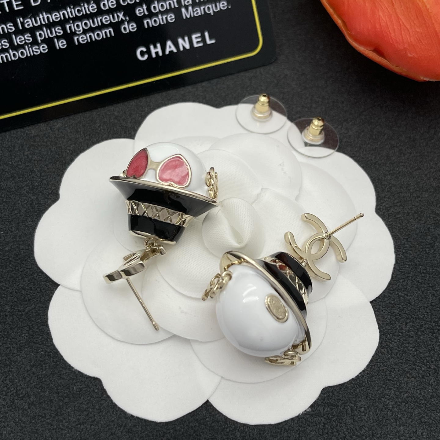 Chanel 娃娃造型耳環 原單 黑色紅心墨鏡款 個性精品風耳飾| 9 Chanel 娃娃造型耳環 原單 黑色紅心墨鏡款 個性精品風耳飾