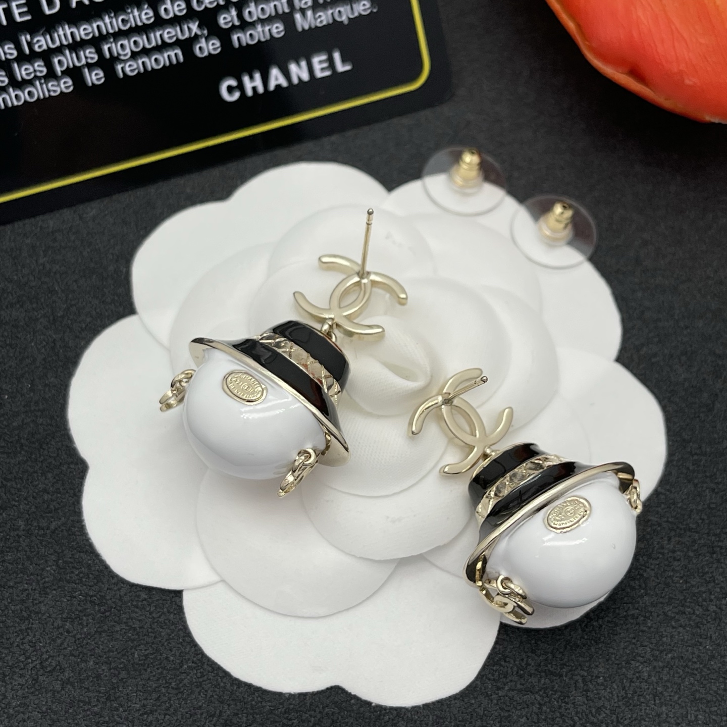 Chanel 娃娃造型耳環 原單 黑色紅心墨鏡款 個性精品風耳飾| 8 Chanel 娃娃造型耳環 原單 黑色紅心墨鏡款 個性精品風耳飾
