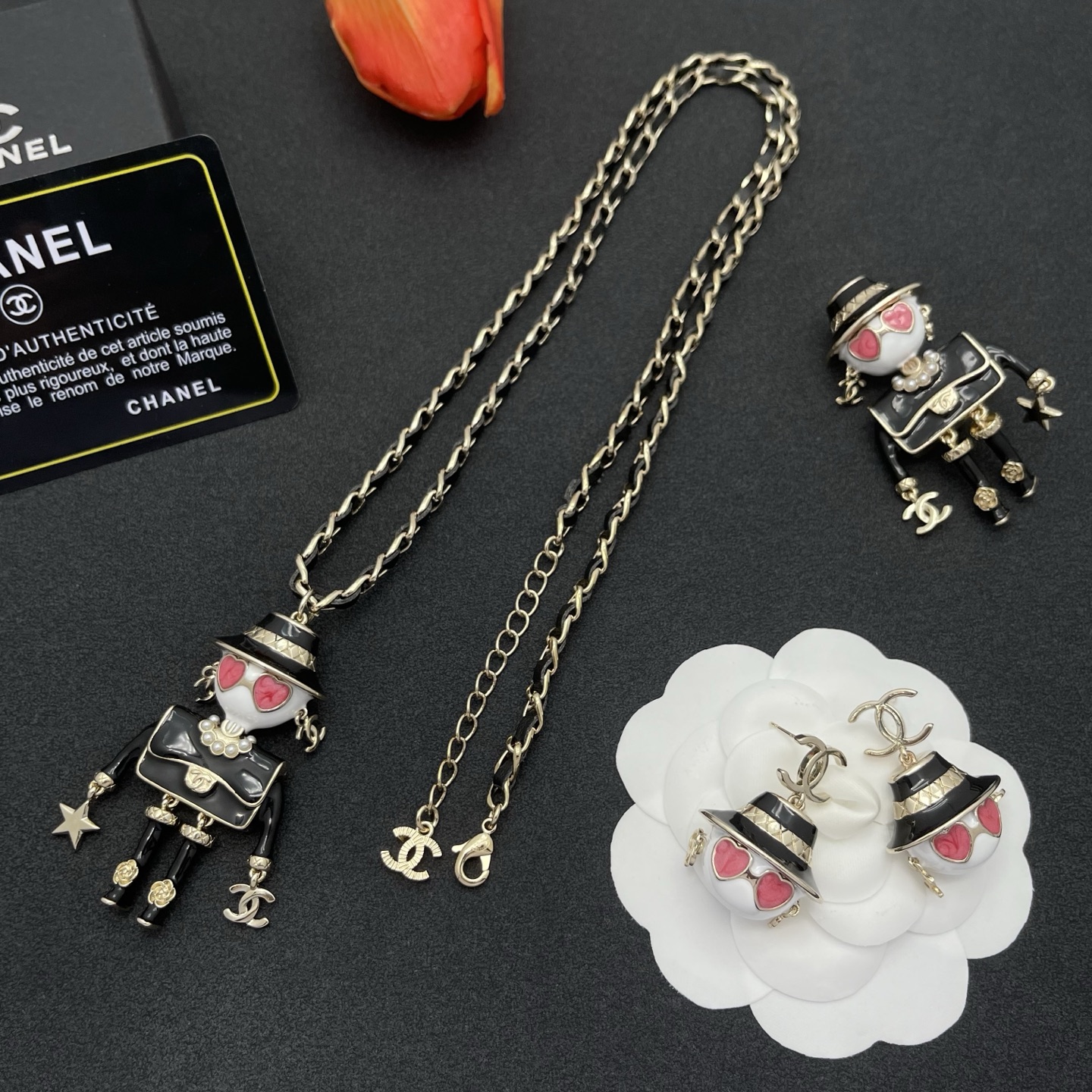 Chanel 娃娃造型耳環 原單 黑色紅心墨鏡款 個性精品風耳飾| 7 Chanel 娃娃造型耳環 原單 黑色紅心墨鏡款 個性精品風耳飾