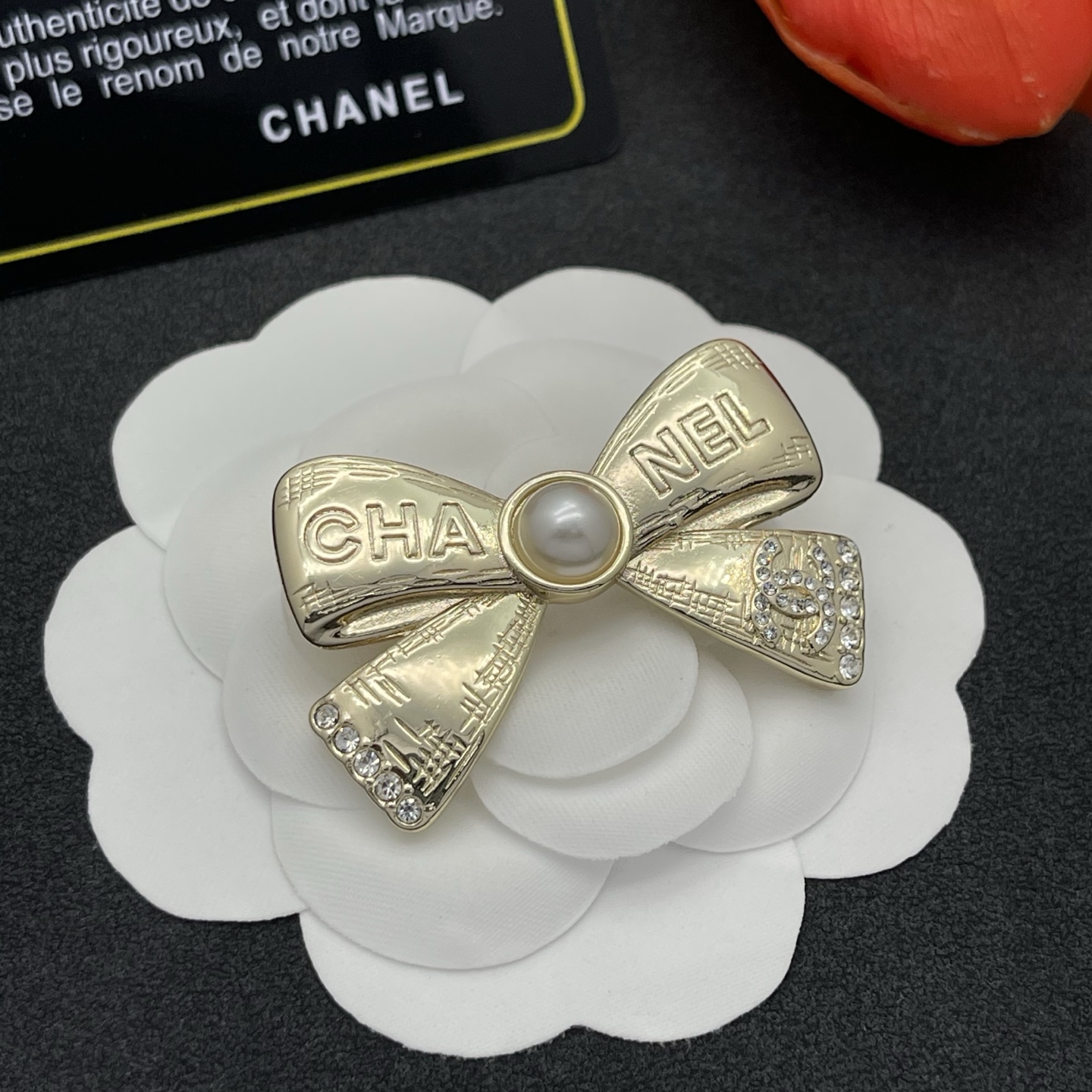 Chanel 蝴蝶結珍珠胸針 A貨 金色亮鑽氣質款 精品穿搭配件| 13 Chanel 蝴蝶結珍珠胸針 A貨 金色亮鑽氣質款 精品穿搭配件