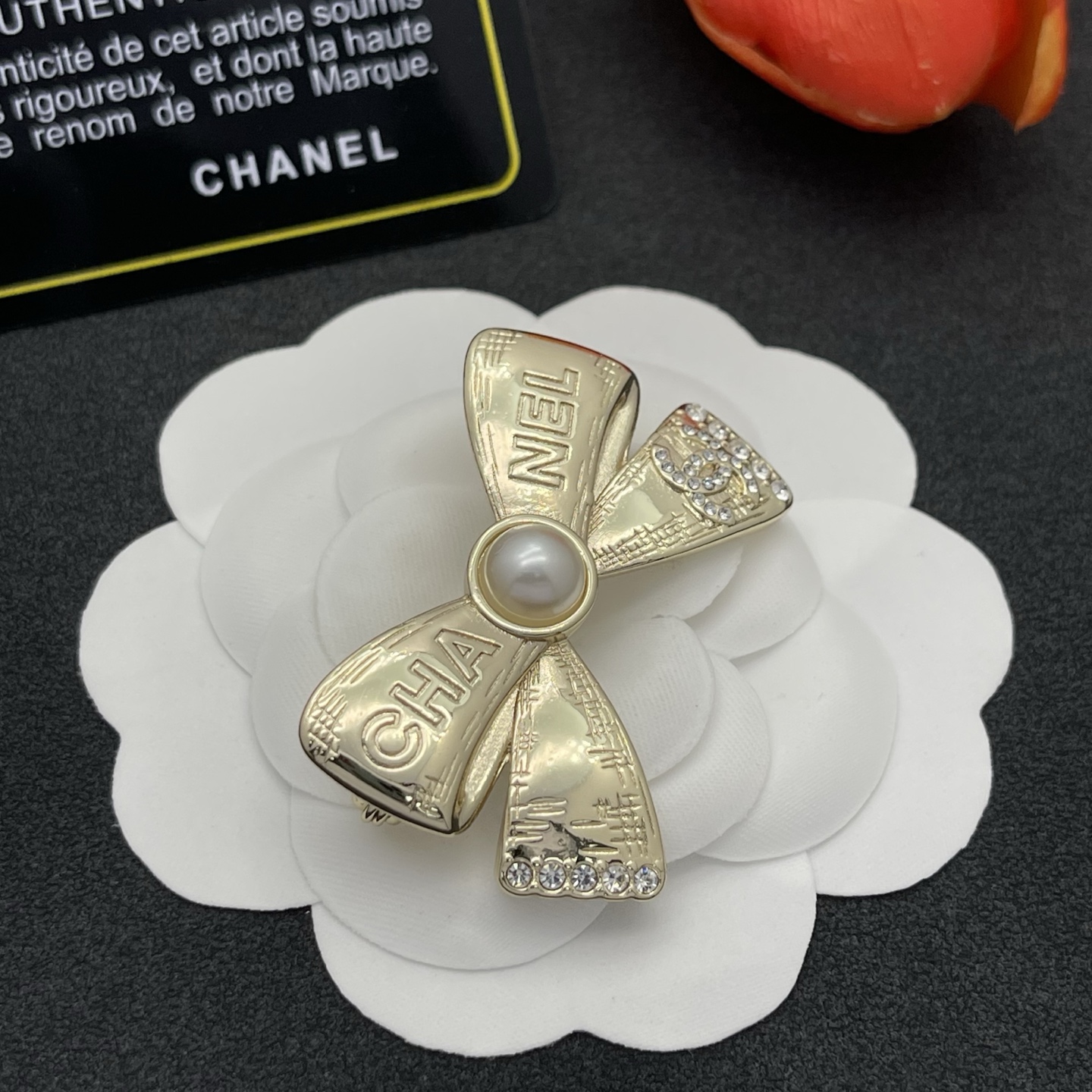 Chanel 蝴蝶結珍珠胸針 A貨 金色亮鑽氣質款 精品穿搭配件| 11 Chanel 蝴蝶結珍珠胸針 A貨 金色亮鑽氣質款 精品穿搭配件