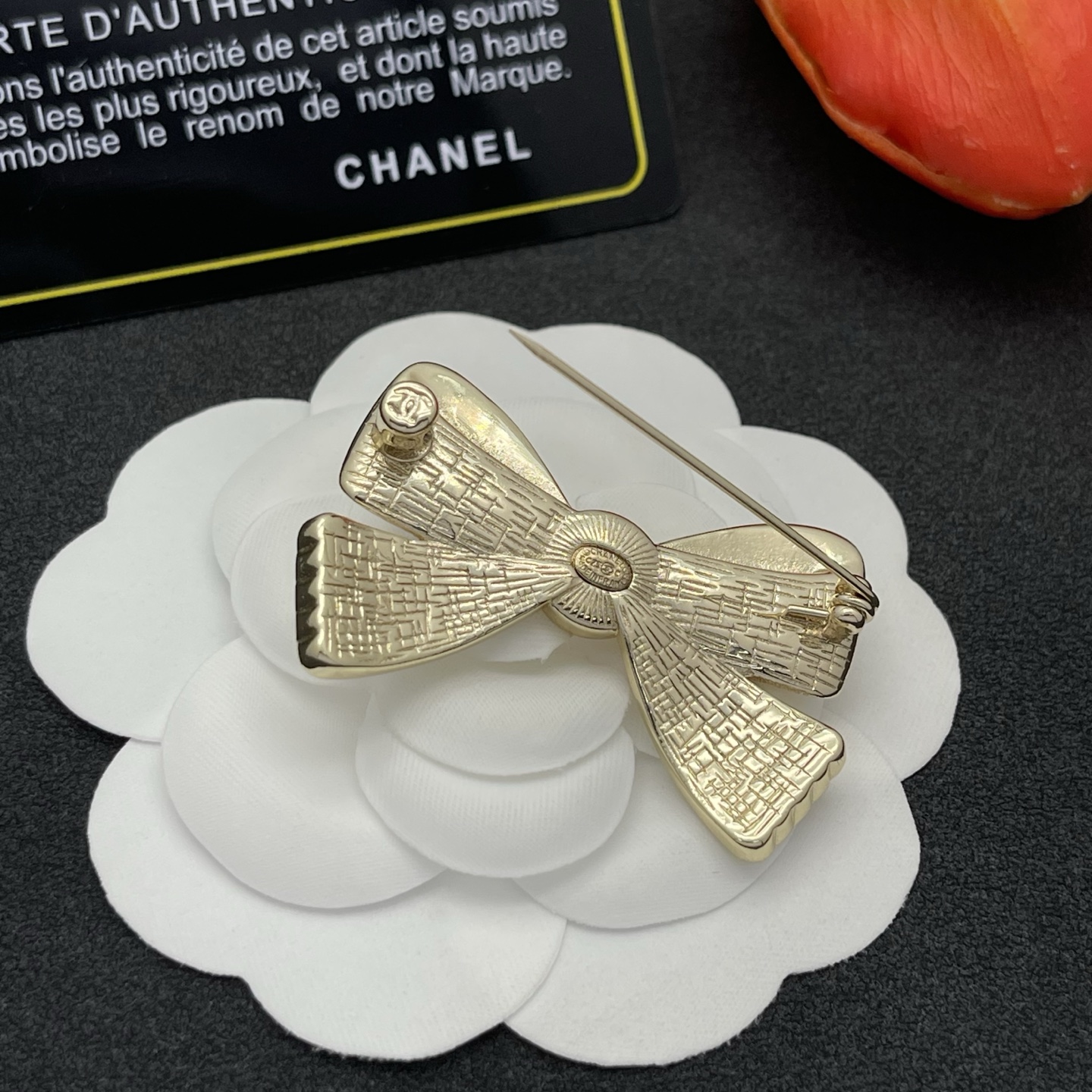 Chanel 蝴蝶結珍珠胸針 A貨 金色亮鑽氣質款 精品穿搭配件| 9 Chanel 蝴蝶結珍珠胸針 A貨 金色亮鑽氣質款 精品穿搭配件