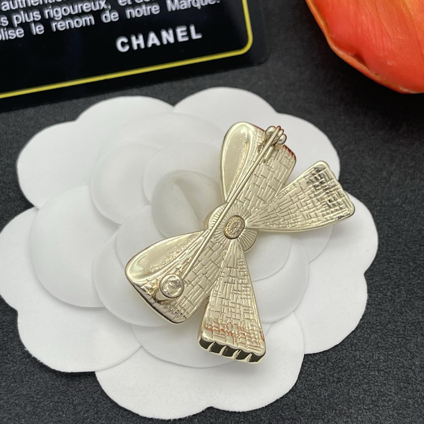 Chanel 蝴蝶結珍珠胸針 A貨 金色亮鑽氣質款 精品穿搭配件| 8 Chanel 蝴蝶結珍珠胸針 A貨 金色亮鑽氣質款 精品穿搭配件