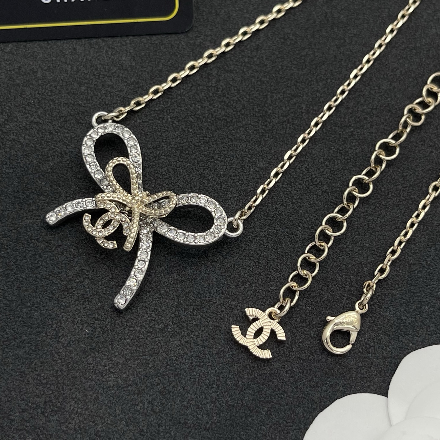 Chanel 蝴蝶結水鑽項鍊 高仿 女款 金色精品氣質設計| 10 Chanel 蝴蝶結水鑽項鍊 高仿 女款 金色精品氣質設計