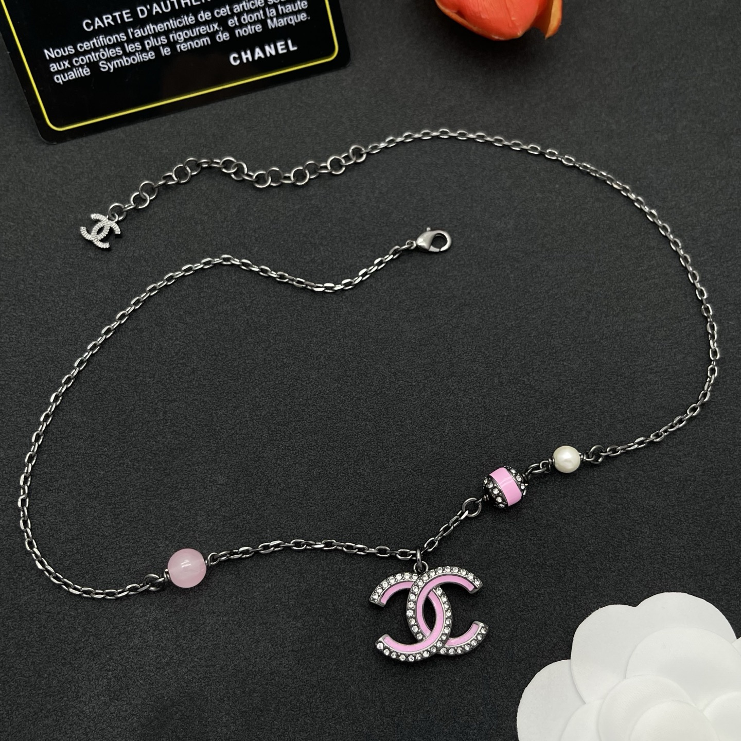 Chanel 粉色 CC 不對稱項鍊 高仿 女款 甜美粉晶元素 百搭精品風| 13 Chanel 粉色 CC 不對稱項鍊 高仿 女款 甜美粉晶元素 百搭精品風