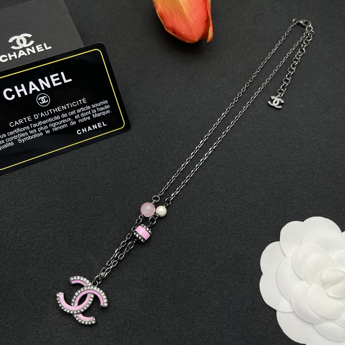 Chanel 粉色 CC 不對稱項鍊 高仿 女款 甜美粉晶元素 百搭精品風| 14 Chanel 粉色 CC 不對稱項鍊 高仿 女款 甜美粉晶元素 百搭精品風