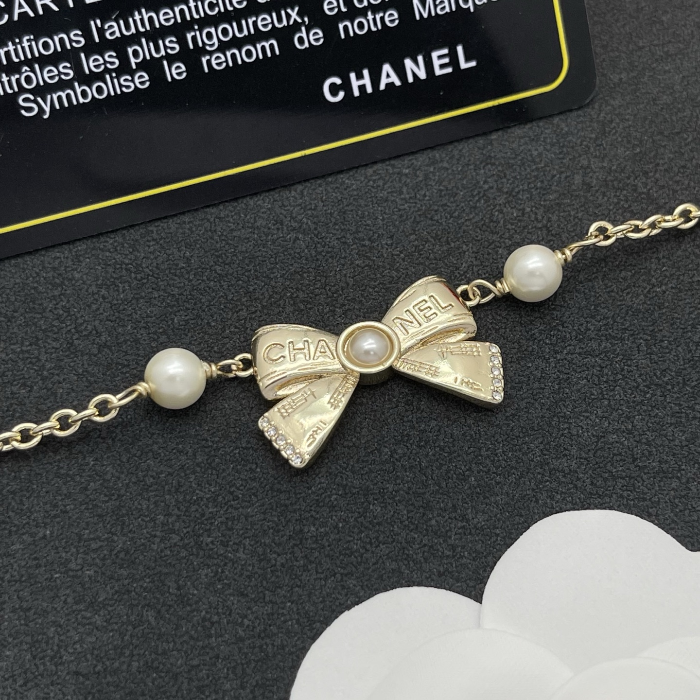 Chanel 蝴蝶結珍珠手鍊 高仿 女款 水鑽點綴高雅風 時尚百搭配件| 13 Chanel 蝴蝶結珍珠手鍊 高仿 女款 水鑽點綴高雅風 時尚百搭配件