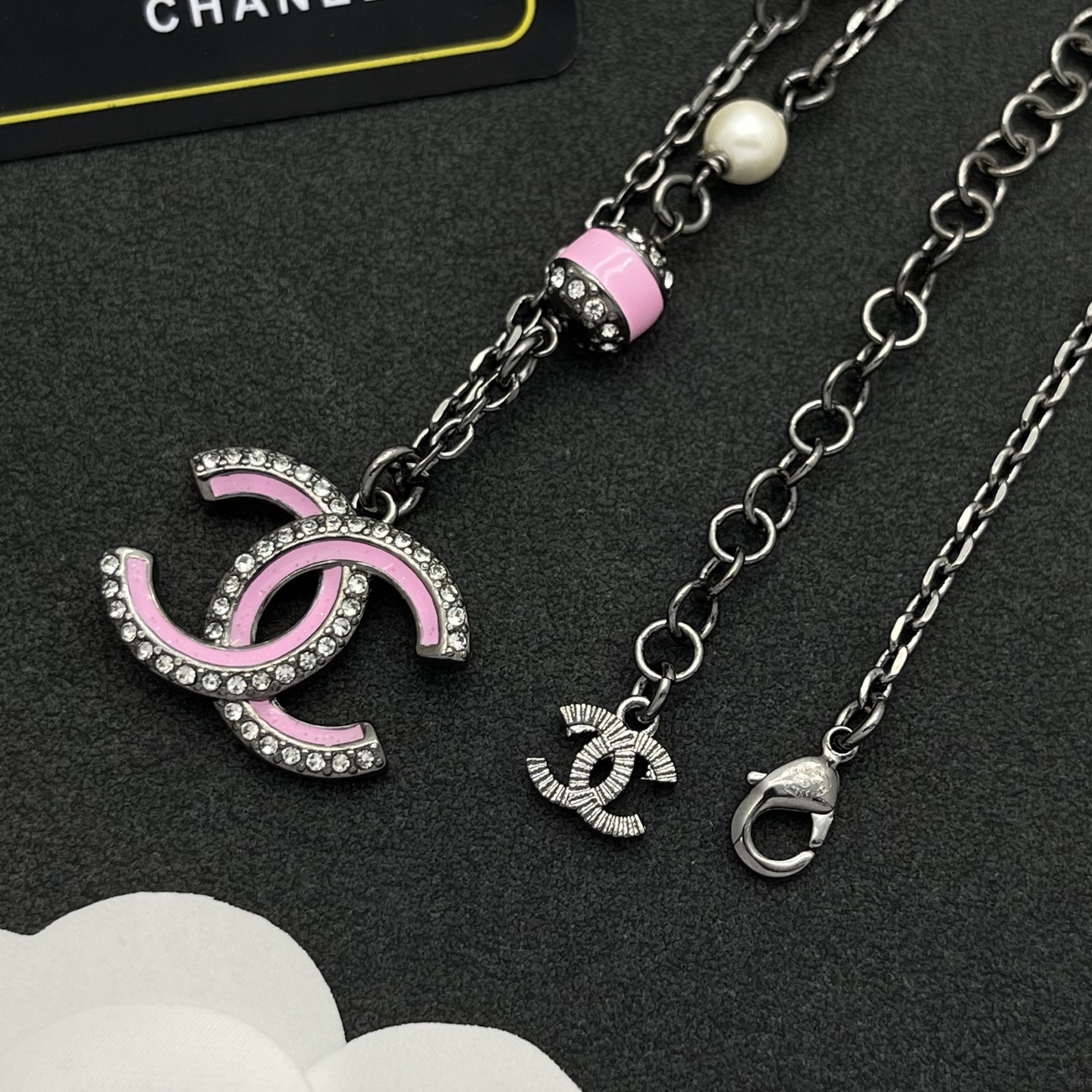 Chanel 粉色 CC 不對稱項鍊 高仿 女款 甜美粉晶元素 百搭精品風| 12 Chanel 粉色 CC 不對稱項鍊 高仿 女款 甜美粉晶元素 百搭精品風