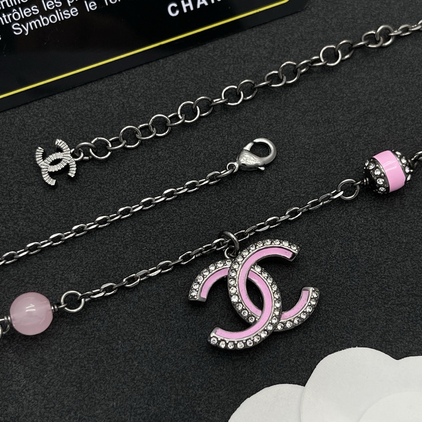 Chanel 粉色 CC 不對稱項鍊 高仿 女款 甜美粉晶元素 百搭精品風| 11 Chanel 粉色 CC 不對稱項鍊 高仿 女款 甜美粉晶元素 百搭精品風