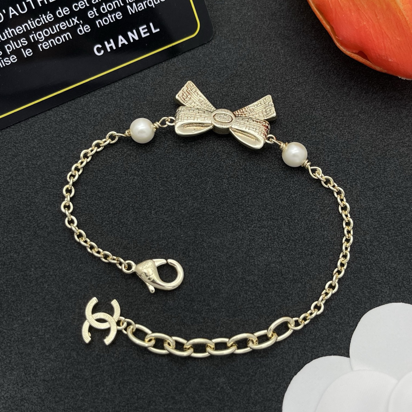 Chanel 蝴蝶結珍珠手鍊 高仿 女款 水鑽點綴高雅風 時尚百搭配件| 10 Chanel 蝴蝶結珍珠手鍊 高仿 女款 水鑽點綴高雅風 時尚百搭配件