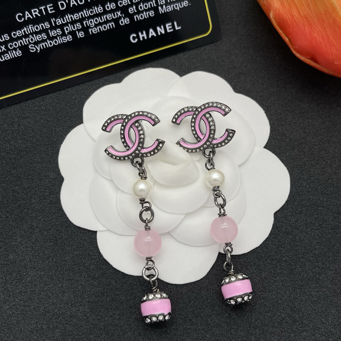 Chanel 粉色 CC 垂墜耳環 一比一 女款 粉晶珍珠設計 氣質甜美風| 12 Chanel 粉色 CC 垂墜耳環 一比一 女款 粉晶珍珠設計 氣質甜美風