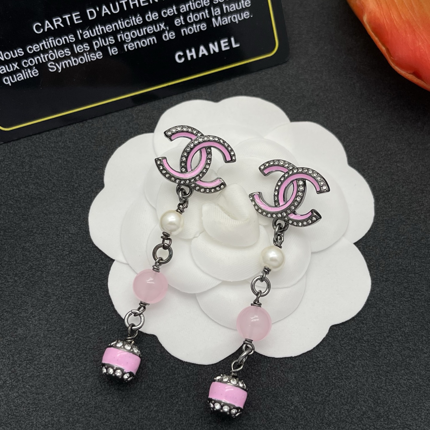 Chanel 粉色 CC 垂墜耳環 一比一 女款 粉晶珍珠設計 氣質甜美風| 13 Chanel 粉色 CC 垂墜耳環 一比一 女款 粉晶珍珠設計 氣質甜美風