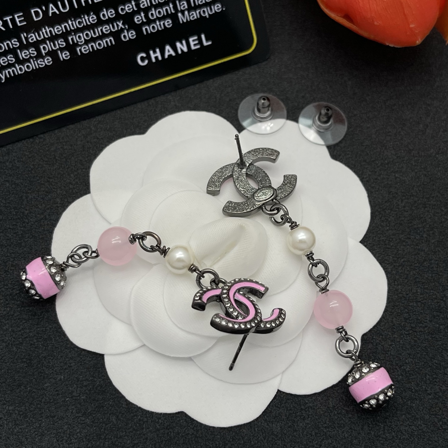 Chanel 粉色 CC 垂墜耳環 一比一 女款 粉晶珍珠設計 氣質甜美風| 10 Chanel 粉色 CC 垂墜耳環 一比一 女款 粉晶珍珠設計 氣質甜美風