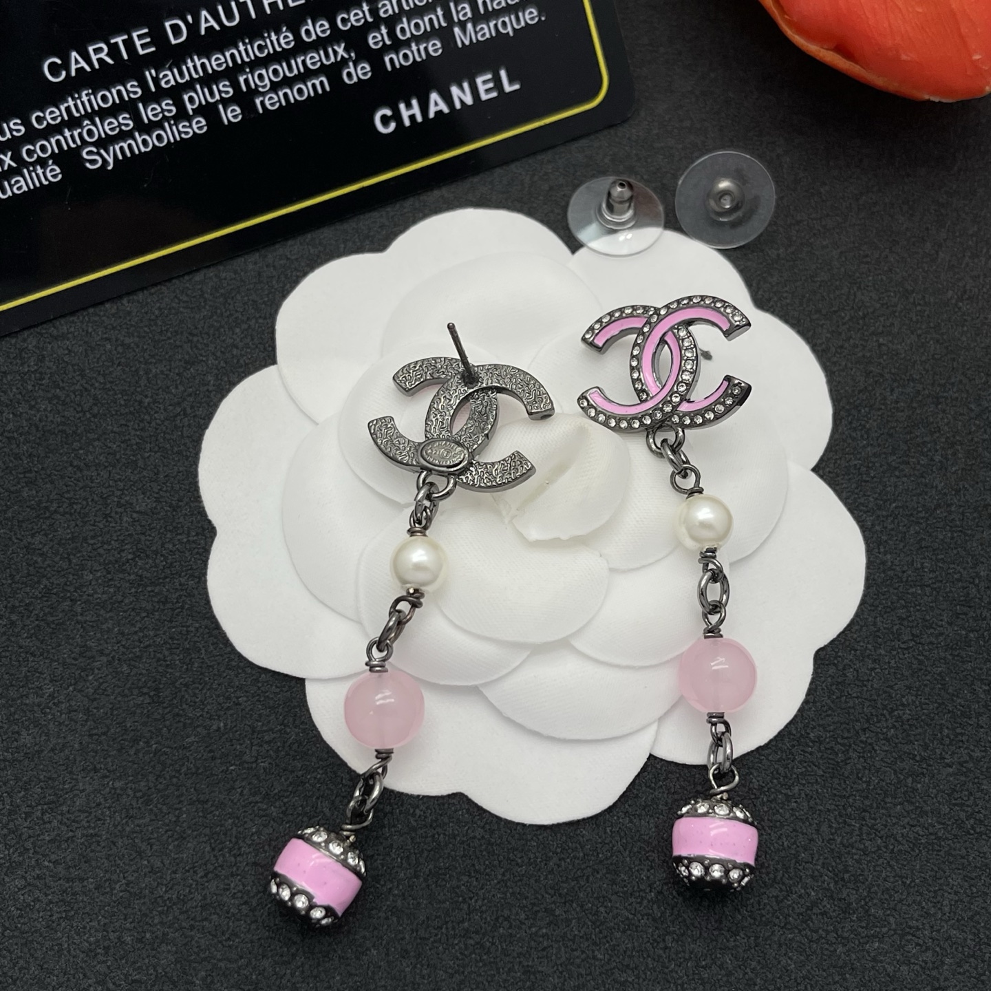 Chanel 粉色 CC 垂墜耳環 一比一 女款 粉晶珍珠設計 氣質甜美風| 9 Chanel 粉色 CC 垂墜耳環 一比一 女款 粉晶珍珠設計 氣質甜美風