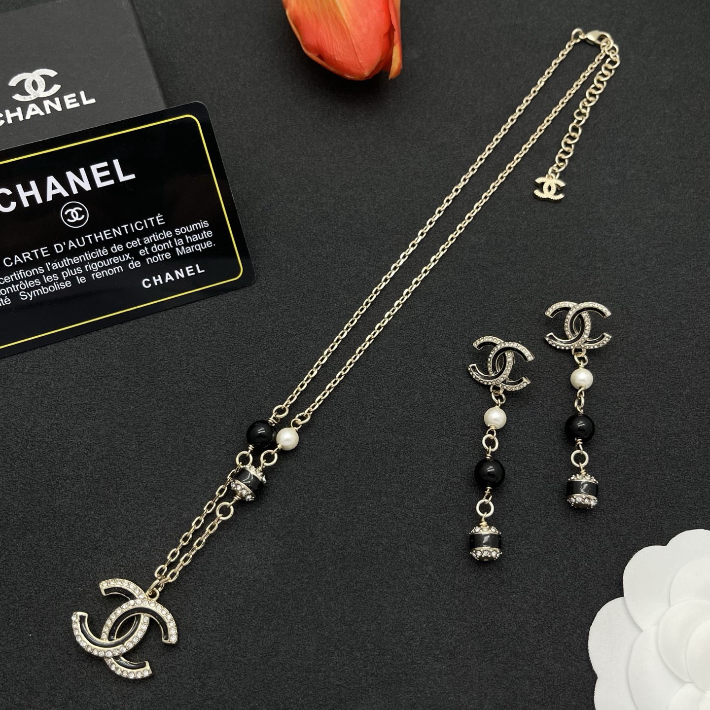 Chanel 黑金 CC 不對稱項鍊 原單 女款 黑珍珠元素 時髦高級風| 8 Chanel 黑金 CC 不對稱項鍊 原單 女款 黑珍珠元素 時髦高級風