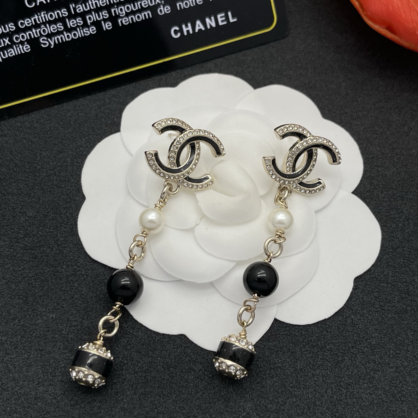 Chanel 黑金 CC 垂墜耳環 A貨 女款 珍珠黑晶元素 時尚百搭耳飾| 12 Chanel 黑金 CC 垂墜耳環 A貨 女款 珍珠黑晶元素 時尚百搭耳飾