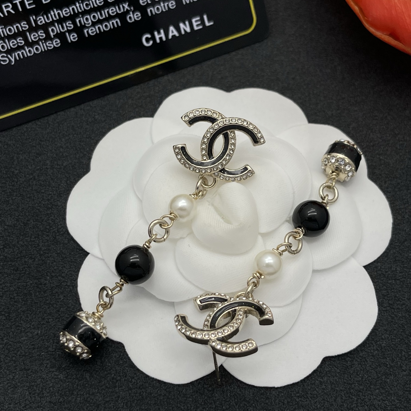 Chanel 黑金 CC 垂墜耳環 A貨 女款 珍珠黑晶元素 時尚百搭耳飾| 11 Chanel 黑金 CC 垂墜耳環 A貨 女款 珍珠黑晶元素 時尚百搭耳飾