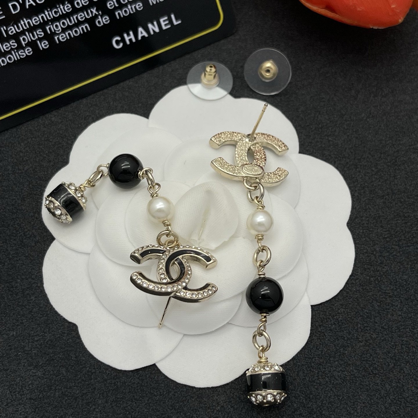 Chanel 黑金 CC 垂墜耳環 A貨 女款 珍珠黑晶元素 時尚百搭耳飾| 9 Chanel 黑金 CC 垂墜耳環 A貨 女款 珍珠黑晶元素 時尚百搭耳飾