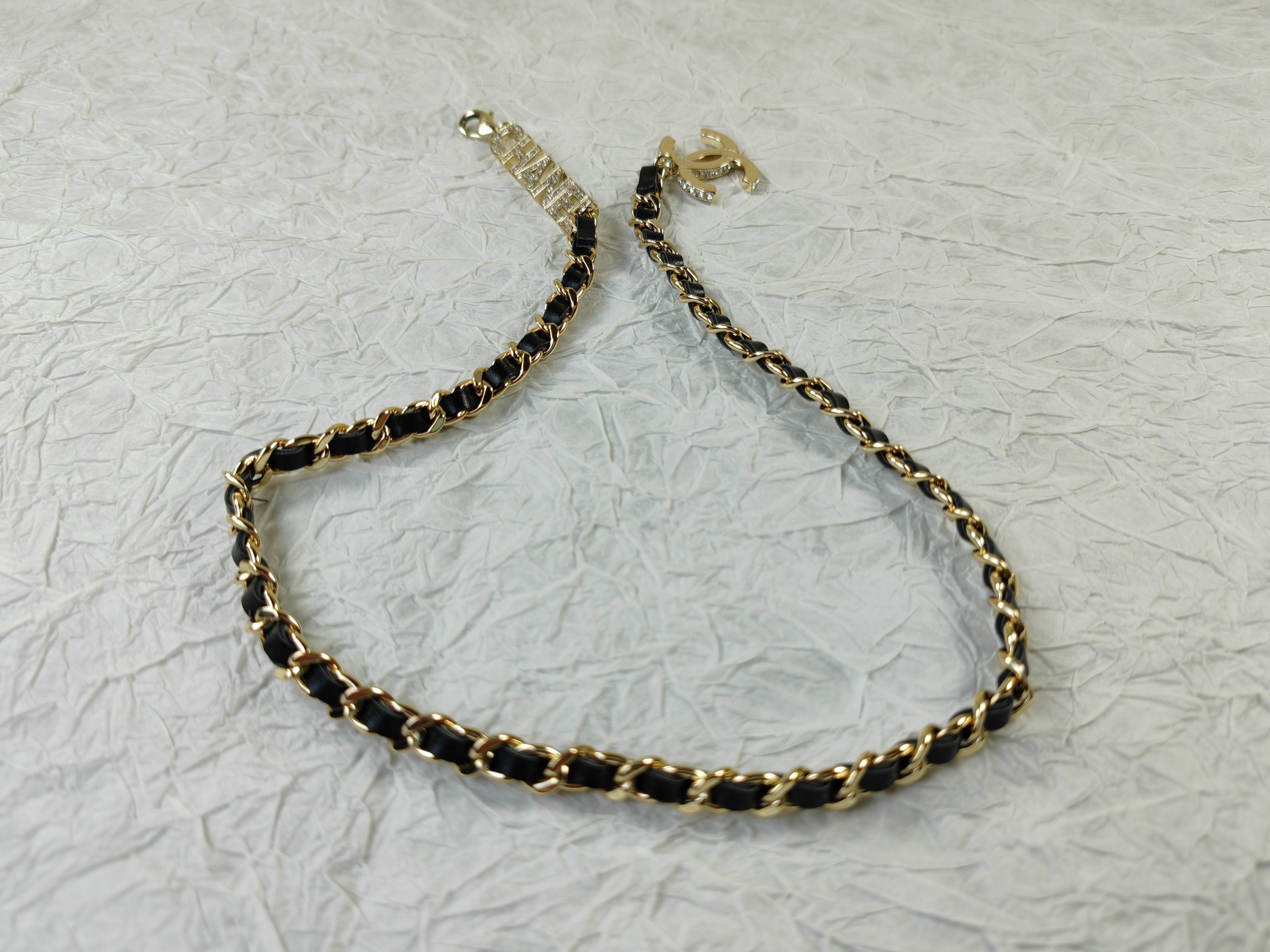 CHANEL 高仿黑皮穿鏈細緻鎖骨鏈|金屬香奈兒字母點綴質感飾品| 11 CHANEL 高仿黑皮穿鏈細緻鎖骨鏈|金屬香奈兒字母點綴質感飾品