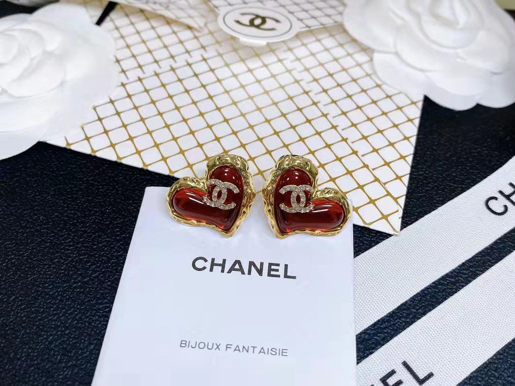 CHANEL 一比一紅色琉璃愛心耳環|金邊雙C亮面質感可愛耳飾| 10 CHANEL 一比一紅色琉璃愛心耳環|金邊雙C亮面質感可愛耳飾