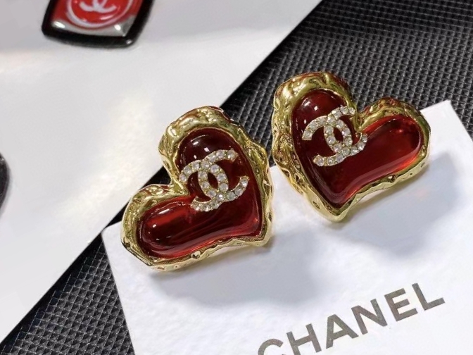 CHANEL 一比一紅色琉璃愛心耳環|金邊雙C亮面質感可愛耳飾| 9 CHANEL 一比一紅色琉璃愛心耳環|金邊雙C亮面質感可愛耳飾