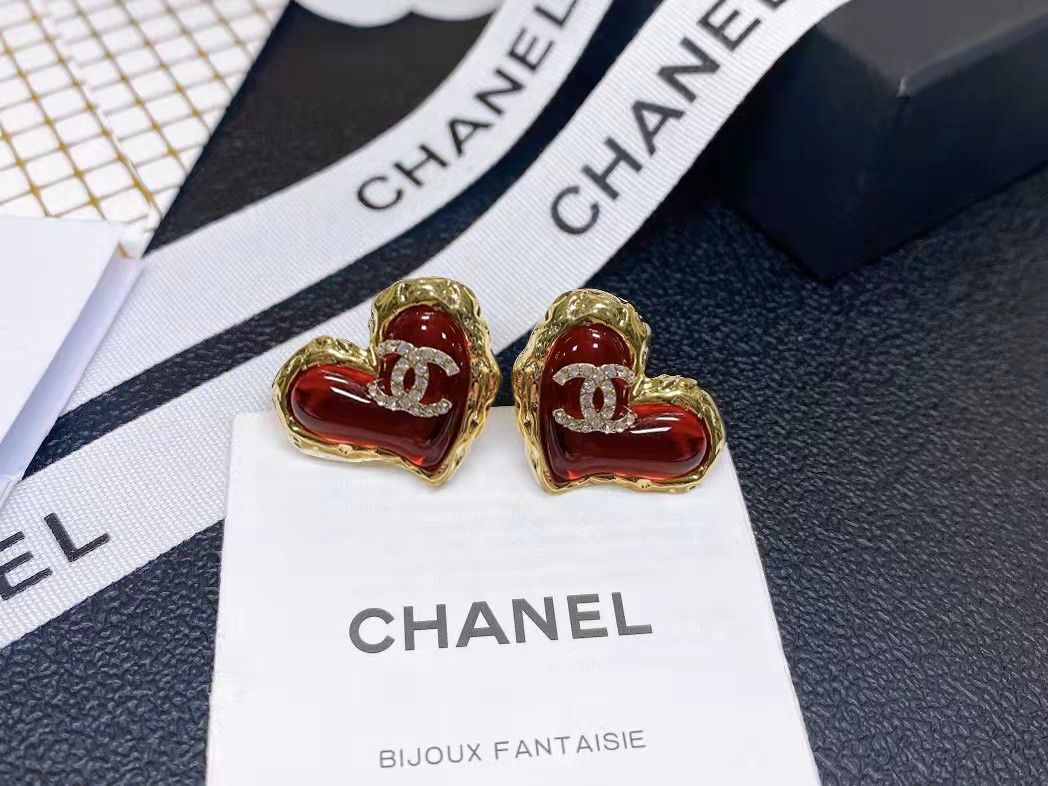CHANEL 一比一紅色琉璃愛心耳環|金邊雙C亮面質感可愛耳飾| 7 CHANEL 一比一紅色琉璃愛心耳環|金邊雙C亮面質感可愛耳飾