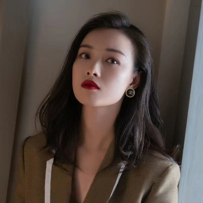 CHANEL 原單黑白立體圓扣耳環|金邊浮刻雙C氣質耳飾| 14 CHANEL 原單黑白立體圓扣耳環|金邊浮刻雙C氣質耳飾