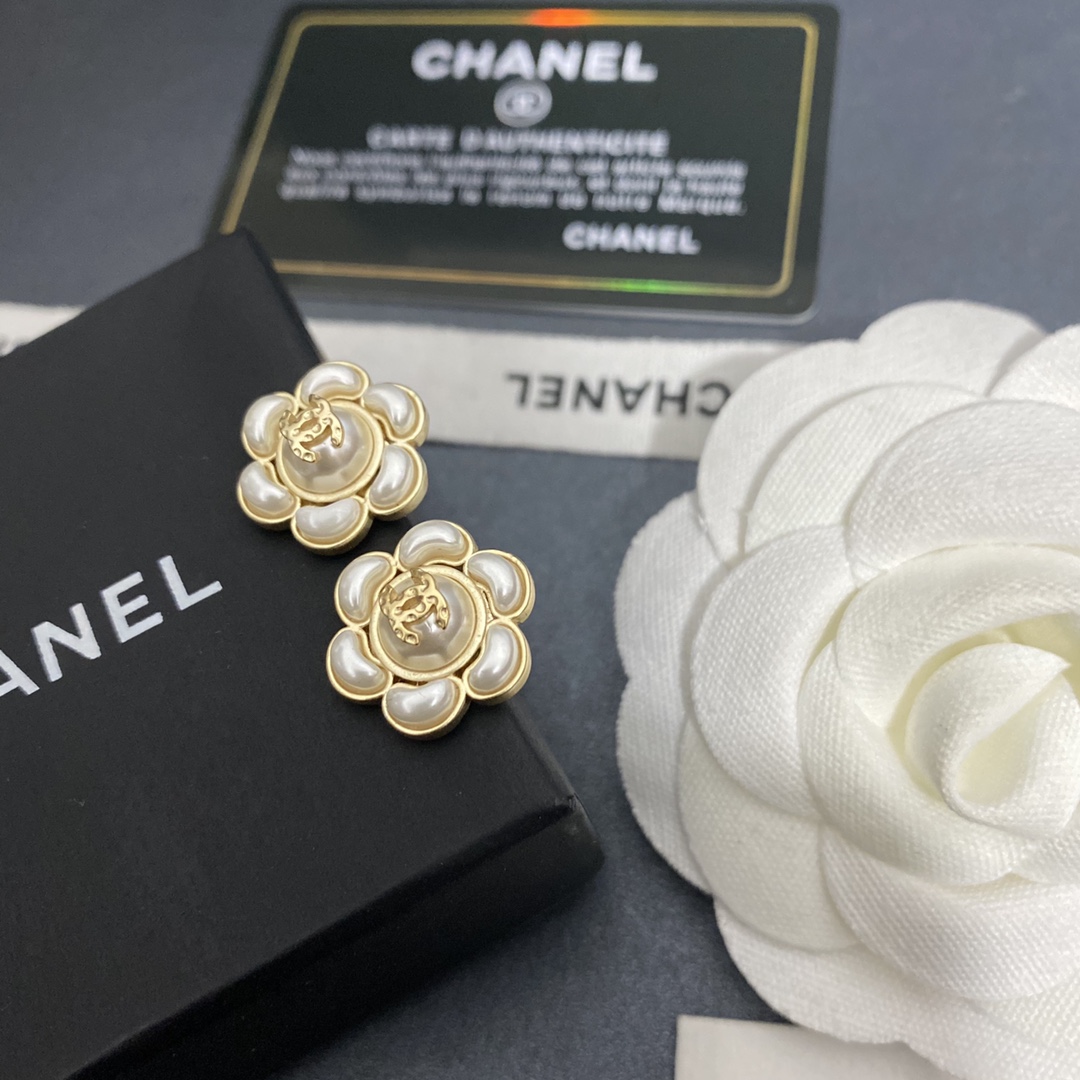 CHANEL 高仿山茶花珍珠耳環|金邊立體雙C氣質花卉耳飾| 10 CHANEL 高仿山茶花珍珠耳環|金邊立體雙C氣質花卉耳飾