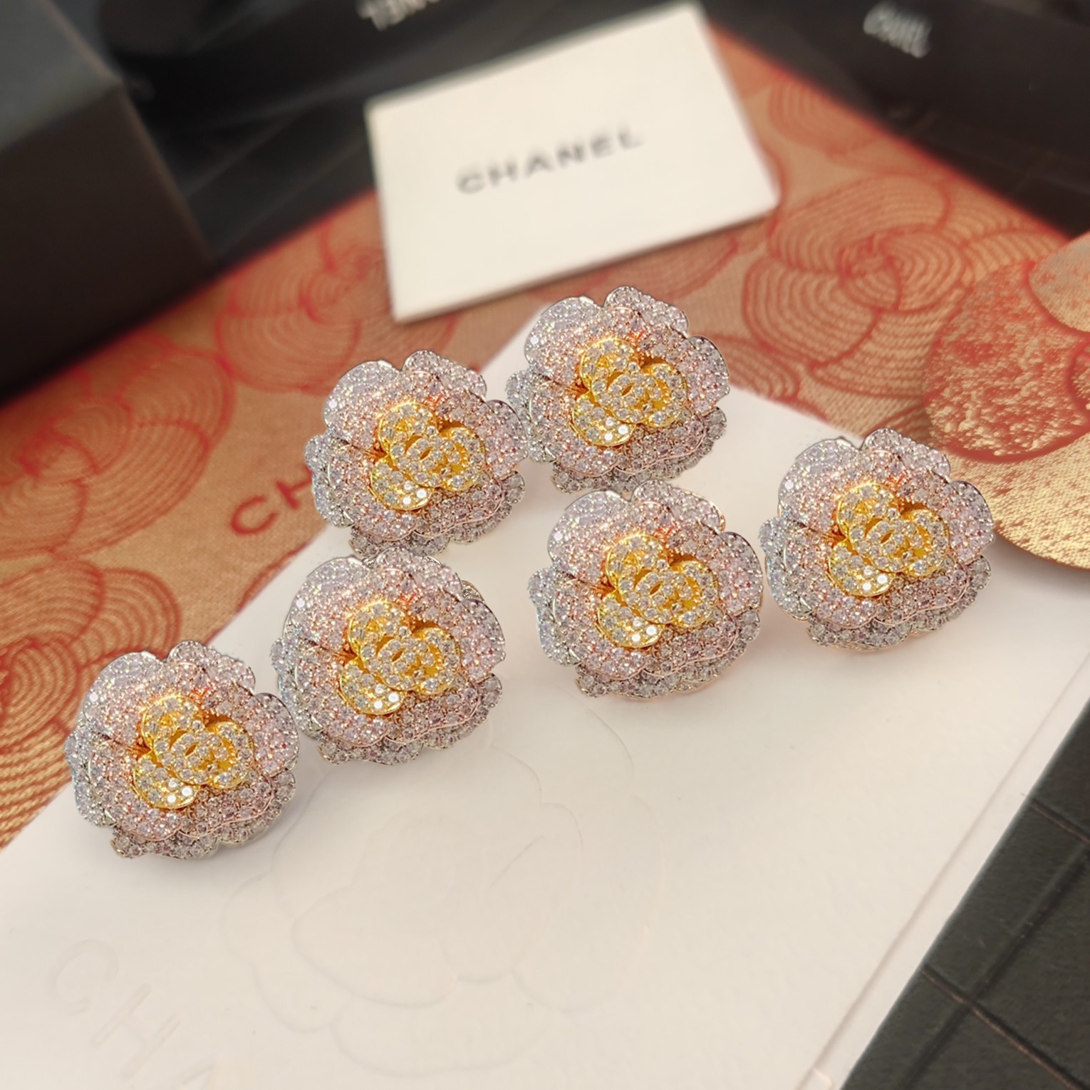 Chanel 高仿 女款山茶花滿鑽耳環 氣質優雅奢華設計款| 12 Chanel 高仿 女款山茶花滿鑽耳環 氣質優雅奢華設計款