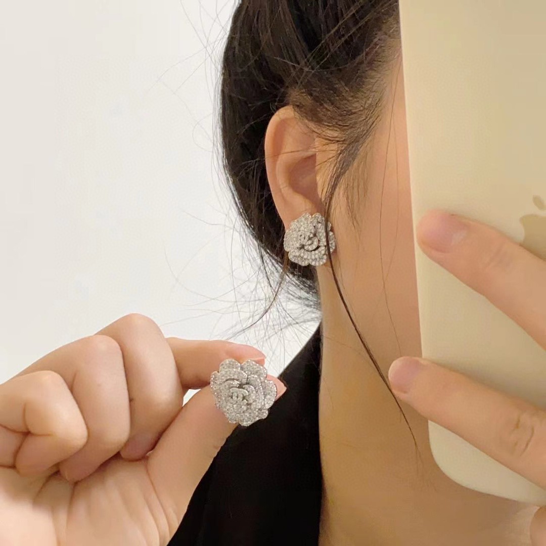 Chanel 高仿 女款立體花朵滿鑽耳環 高級感氣質款| 14 Chanel 高仿 女款立體花朵滿鑽耳環 高級感氣質款