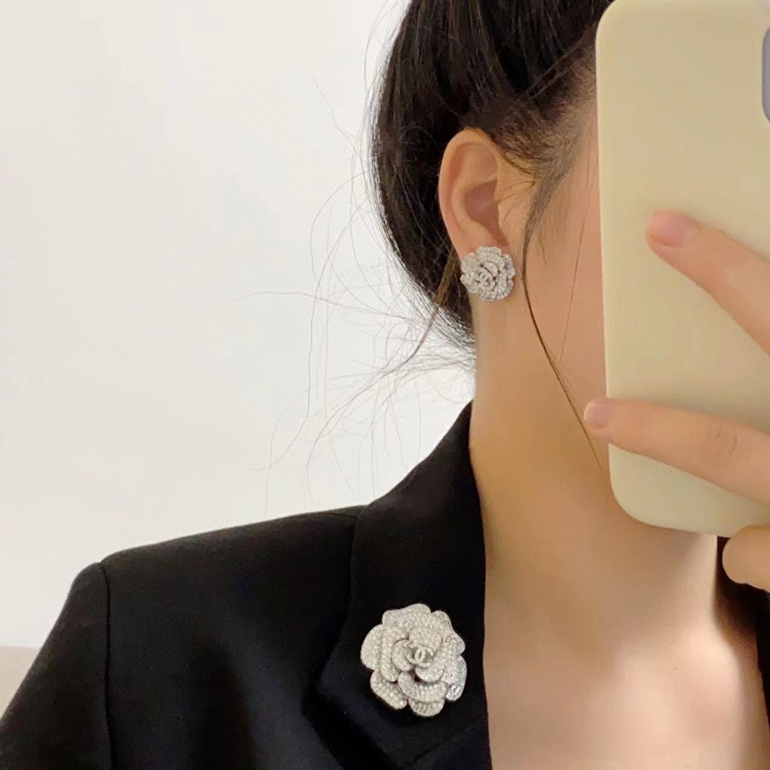 Chanel 高仿 女款立體花朵滿鑽耳環 高級感氣質款| 10 Chanel 高仿 女款立體花朵滿鑽耳環 高級感氣質款
