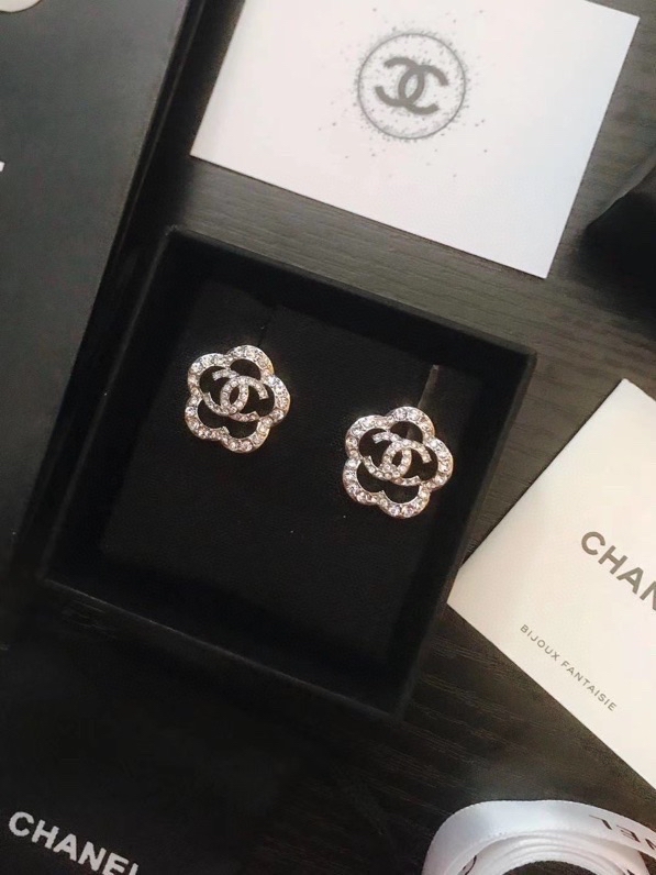 Chanel 高仿 女款雙C山茶花耳環 優雅輕奢設計款| 13 Chanel 高仿 女款雙C山茶花耳環 優雅輕奢設計款