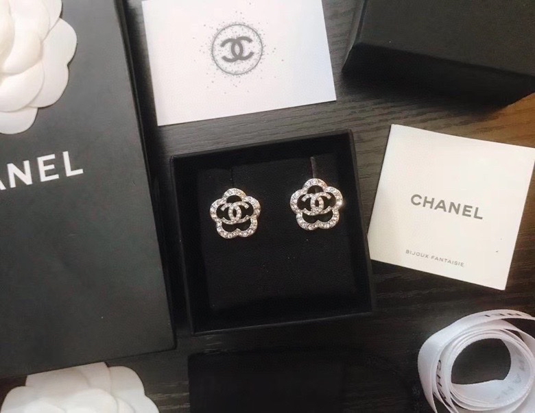 Chanel 高仿 女款雙C山茶花耳環 優雅輕奢設計款| 10 Chanel 高仿 女款雙C山茶花耳環 優雅輕奢設計款