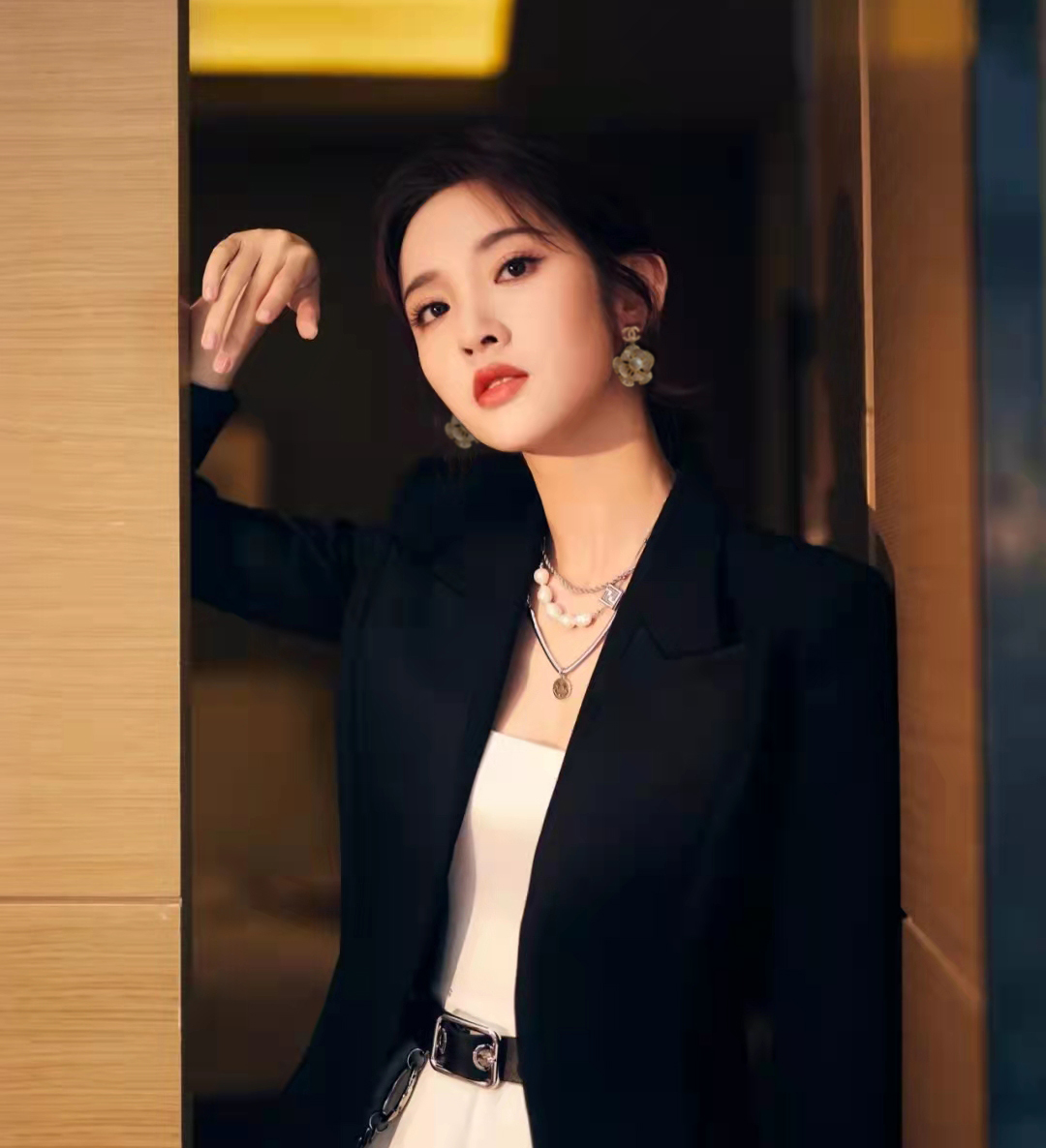 Chanel 高仿 女款珍珠花朵耳環 氣質優雅百搭款| 13 Chanel 高仿 女款珍珠花朵耳環 氣質優雅百搭款