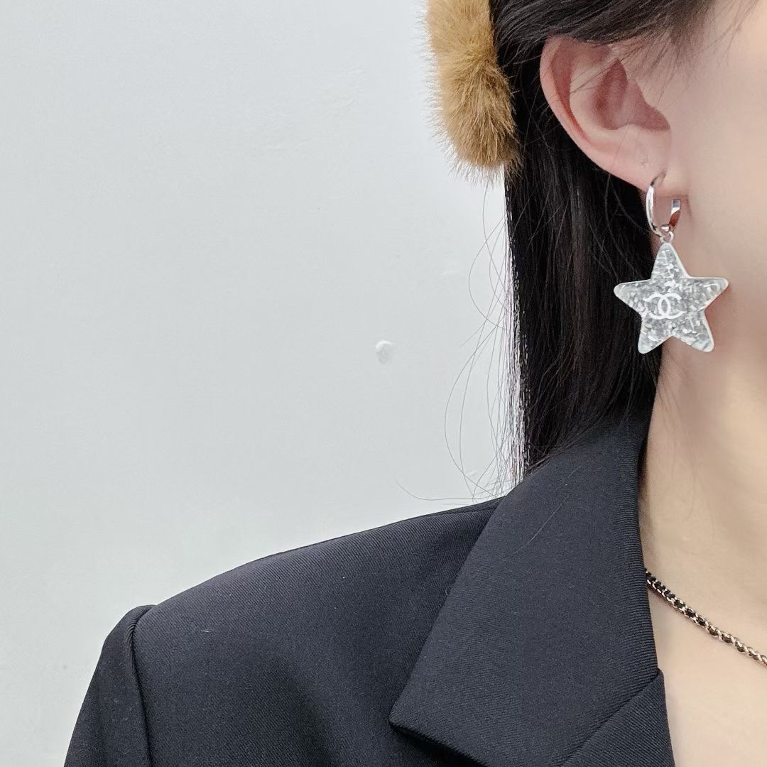 Chanel A貨 女款星星耳環 閃耀設計個性時尚款| 7 Chanel A貨 女款星星耳環 閃耀設計個性時尚款