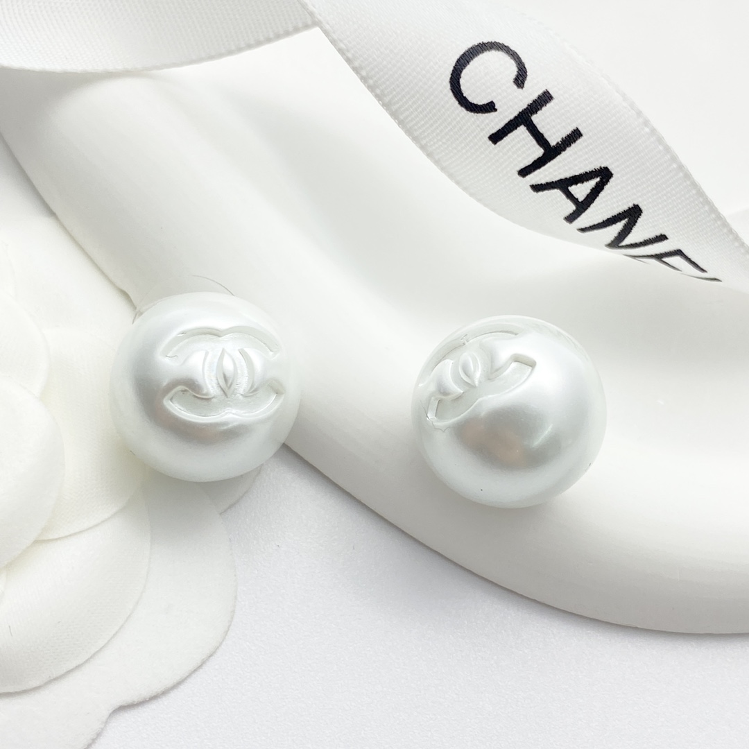 Chanel 高仿 女款 珍珠雙C圓形耳環 經典氣質 百搭款| 10 Chanel 高仿 女款 珍珠雙C圓形耳環 經典氣質 百搭款