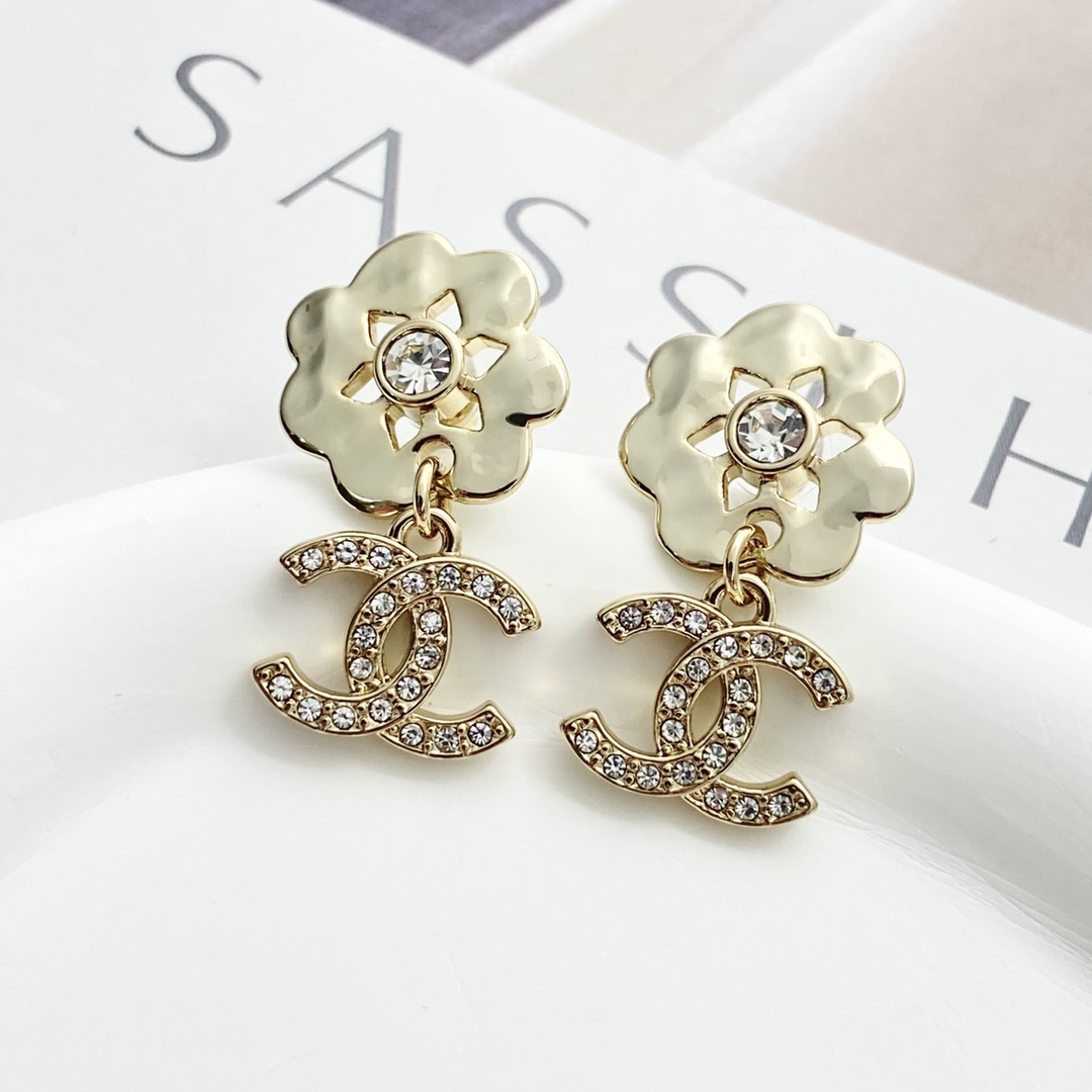 Chanel 高仿 女款 花朵鑲鑽垂墜耳環 優雅氣質款| 13 Chanel 高仿 女款 花朵鑲鑽垂墜耳環 優雅氣質款