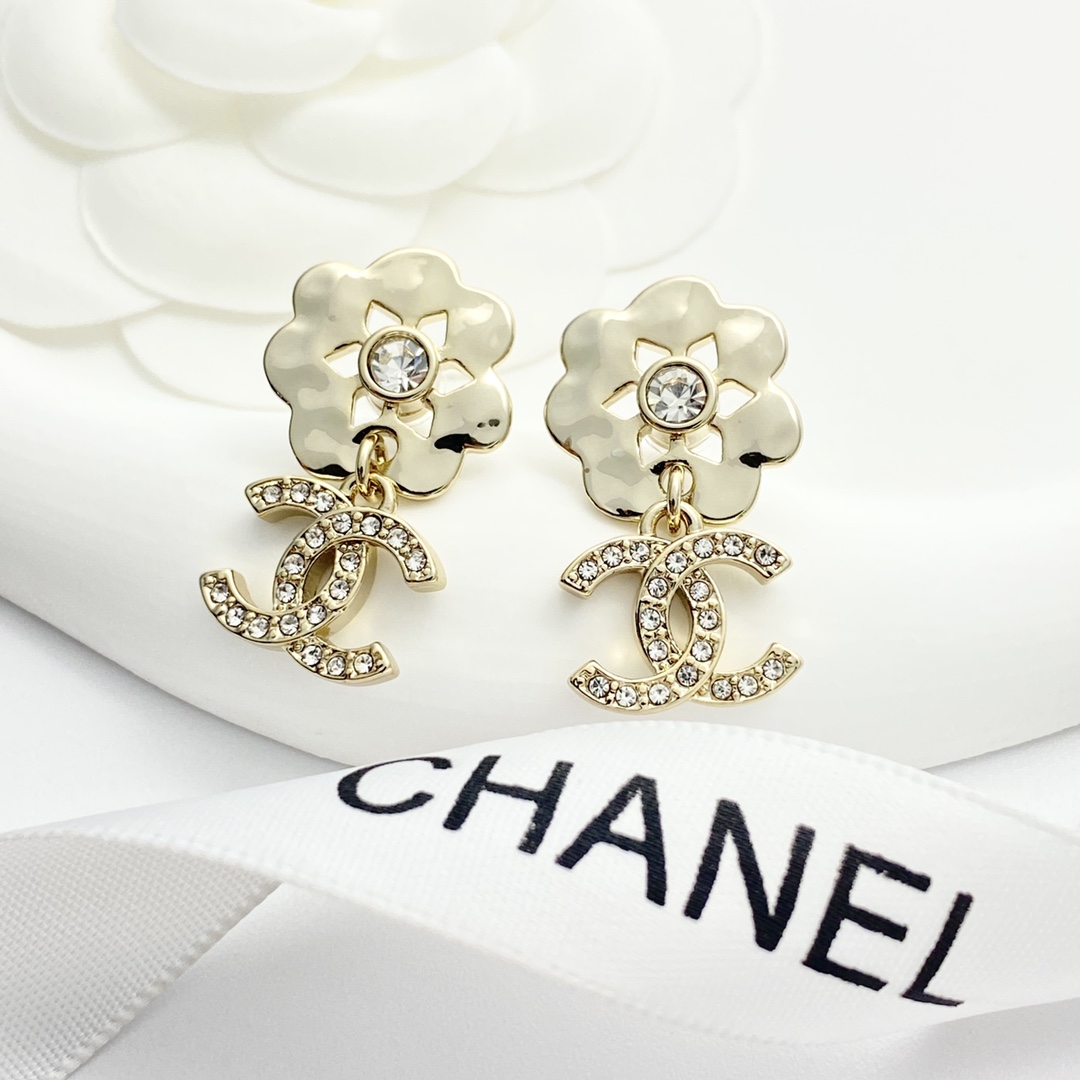 Chanel 高仿 女款 花朵鑲鑽垂墜耳環 優雅氣質款| 9 Chanel 高仿 女款 花朵鑲鑽垂墜耳環 優雅氣質款