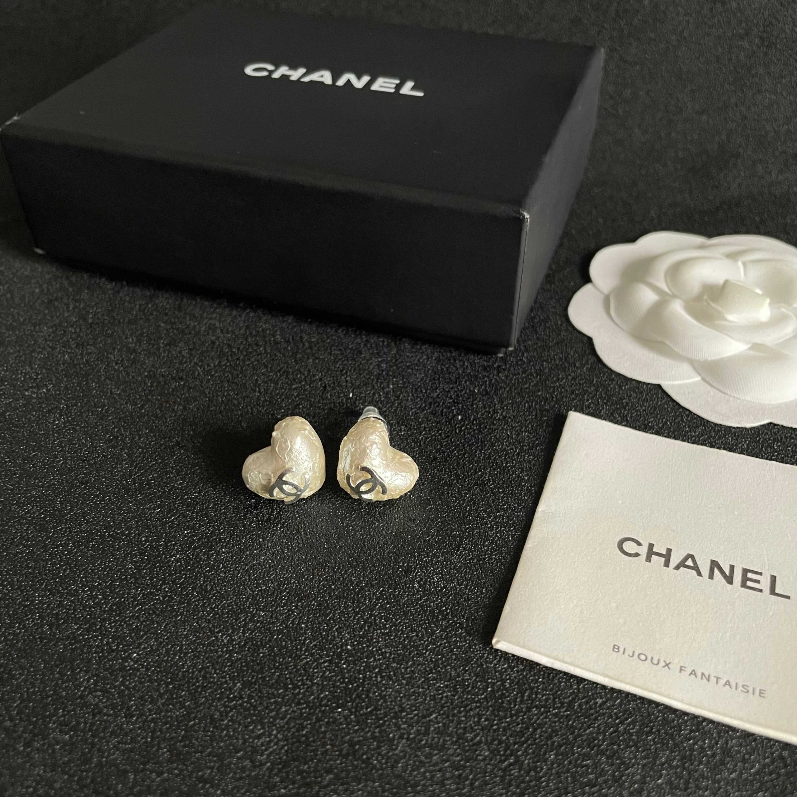 Chanel 一比一 女款 愛心珍珠耳環 簡約甜美風| 11 Chanel 一比一 女款 愛心珍珠耳環 簡約甜美風